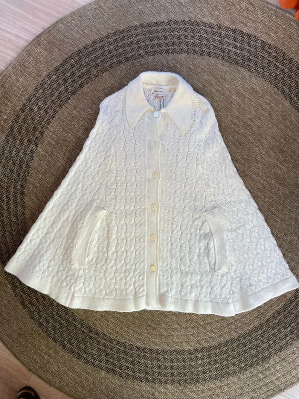 Vintage white textured knit button-up dagger collared poncho cape
